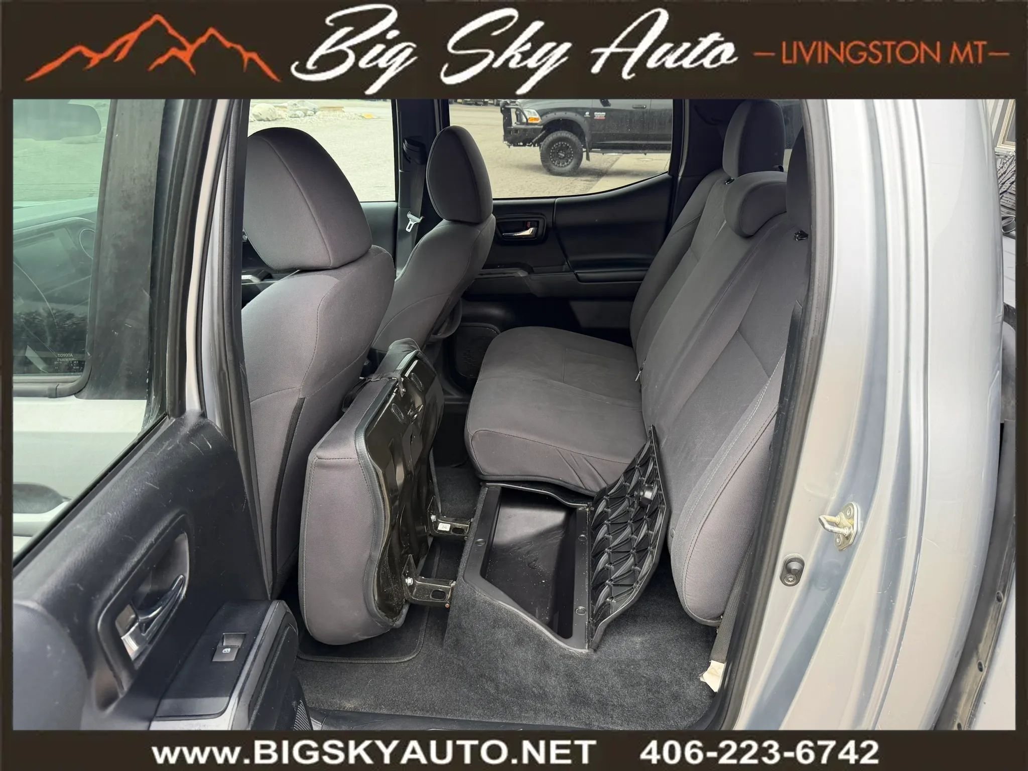 Used 2019 Toyota Tacoma TRD Off-Road w/ Technology Package AWD/4WD image 18