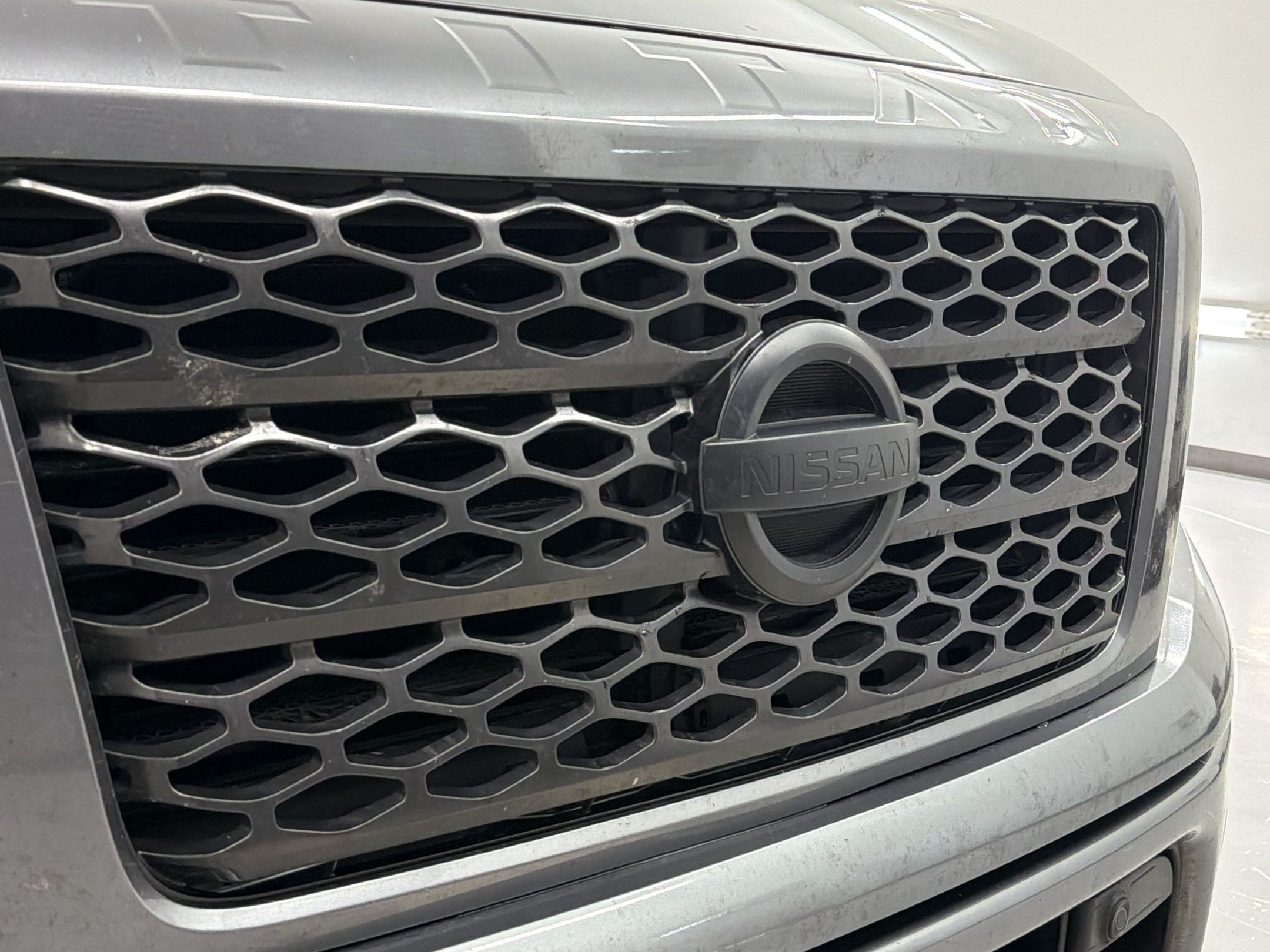 Used 2019 Nissan Titan SL w/ Midnight Edition AWD/4WD image 32