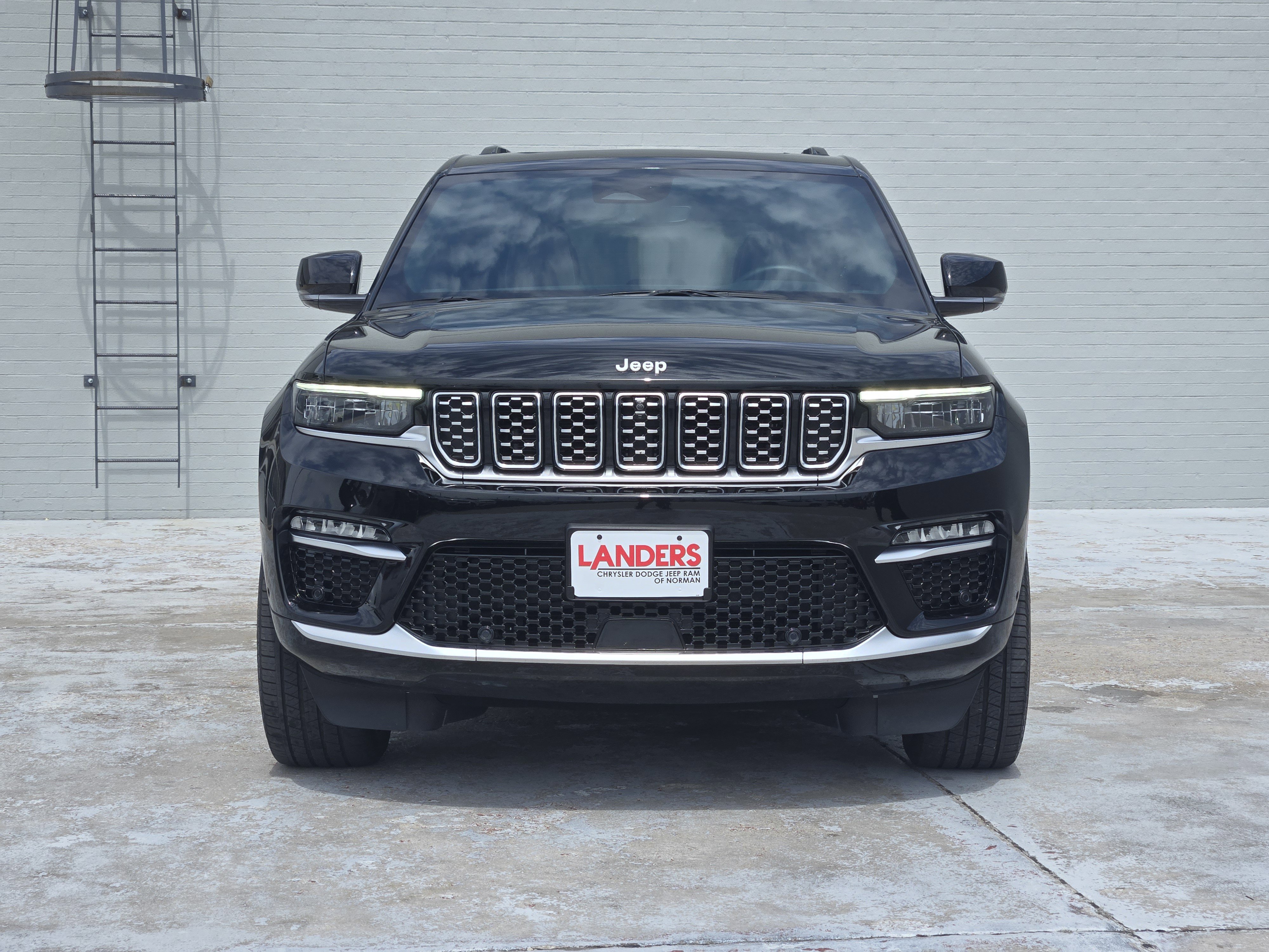 Used 2024 Jeep Grand Cherokee Summit AWD/4WD image 3