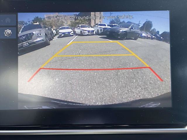 Used 2024 Hyundai Venue SEL FWD image 28