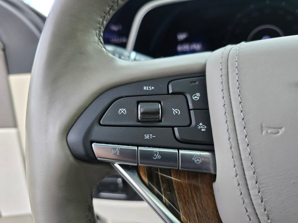 Used 2023 Cadillac Escalade Premium Luxury Platinum w/ LPO, Radiant Package AWD/4WD image 32