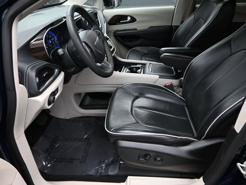 Used 2024 Chrysler Pacifica Limited image 14
