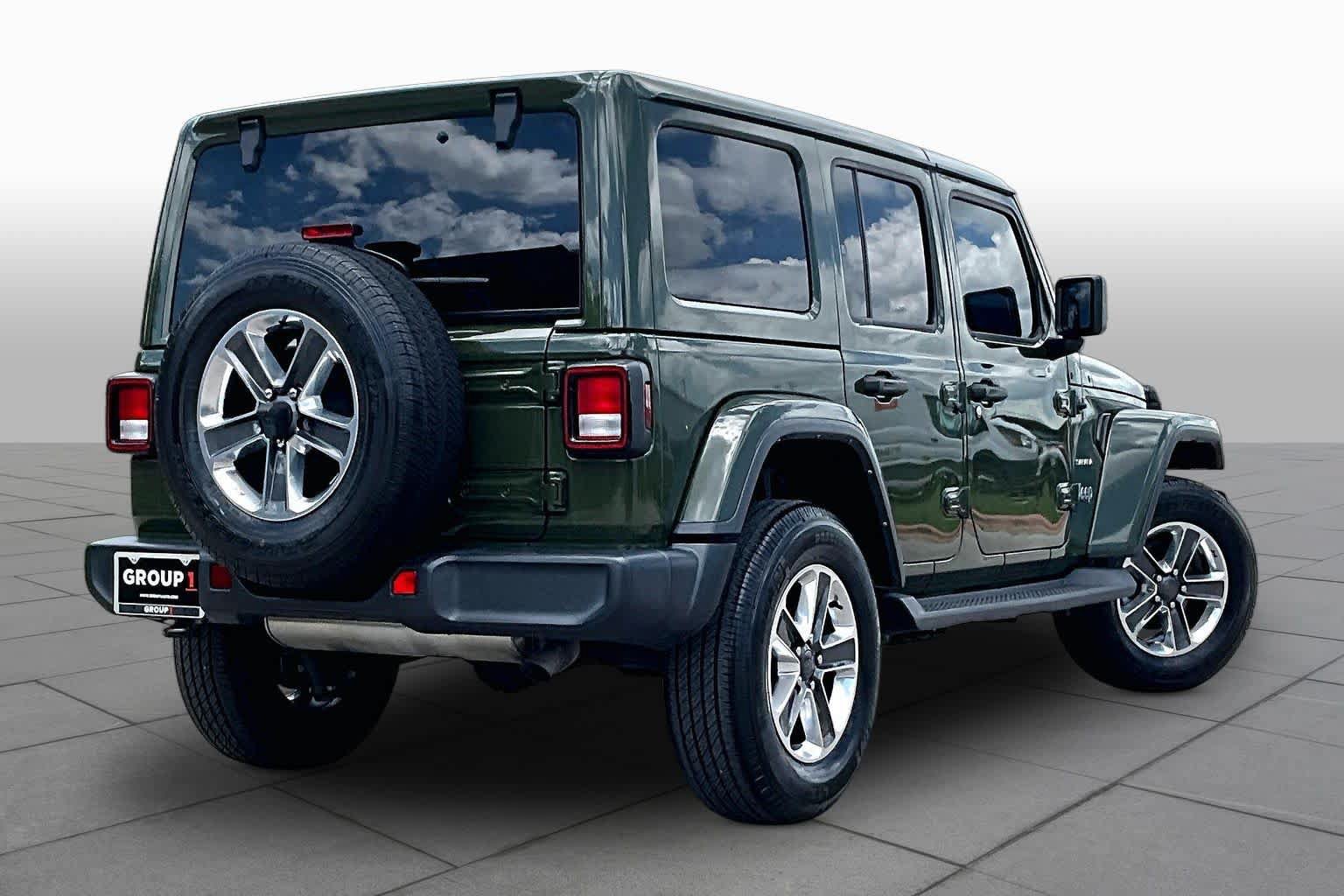 Used 2022 Jeep Wrangler Unlimited Sahara AWD/4WD image 13