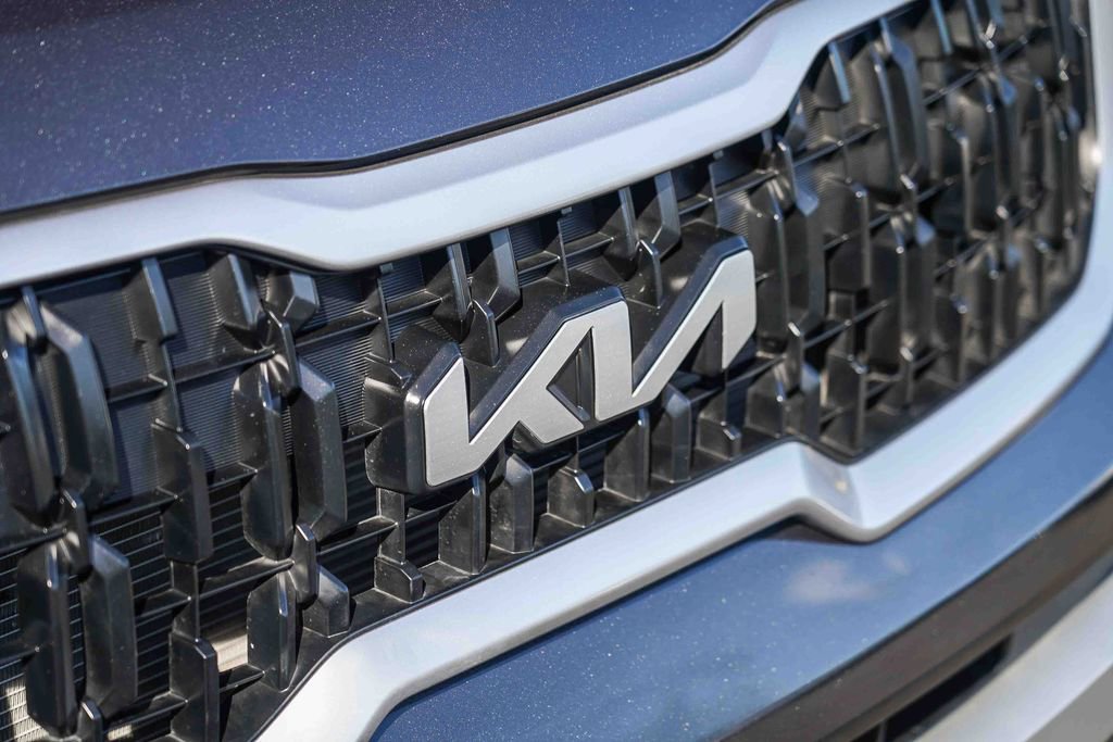 Used 2024 Kia Telluride EX w/ EX Captain's Chair Package image 10