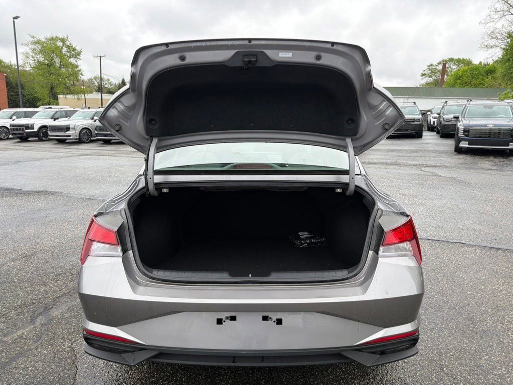 Certified 2023 Hyundai Elantra SE FWD image 11