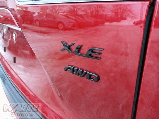 Used 2023 Toyota Corolla Cross XLE image 8