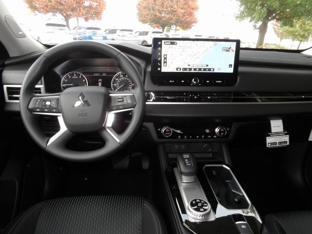 New 2025 Mitsubishi Outlander ES image 12