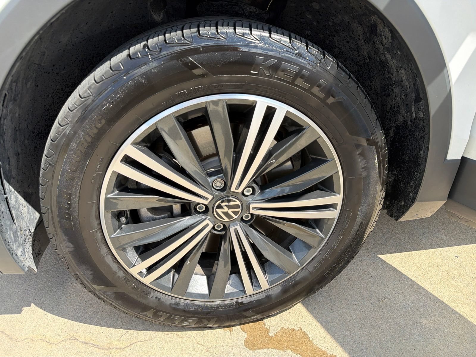 Used 2024 Volkswagen Tiguan SE FWD image 12