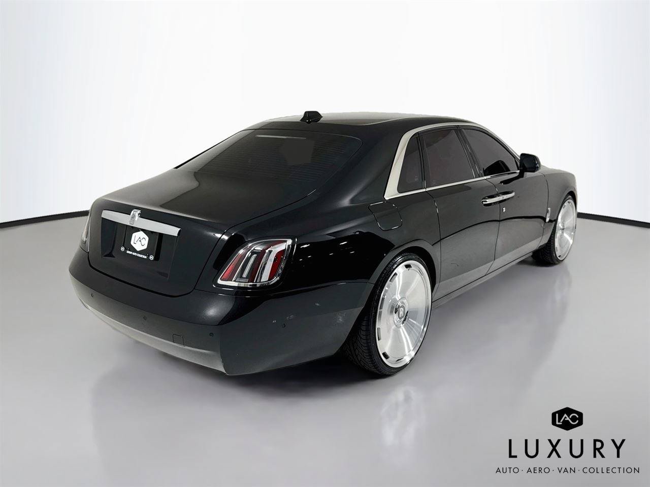 Used 2025 Rolls-Royce Ghost AWD/4WD image 7