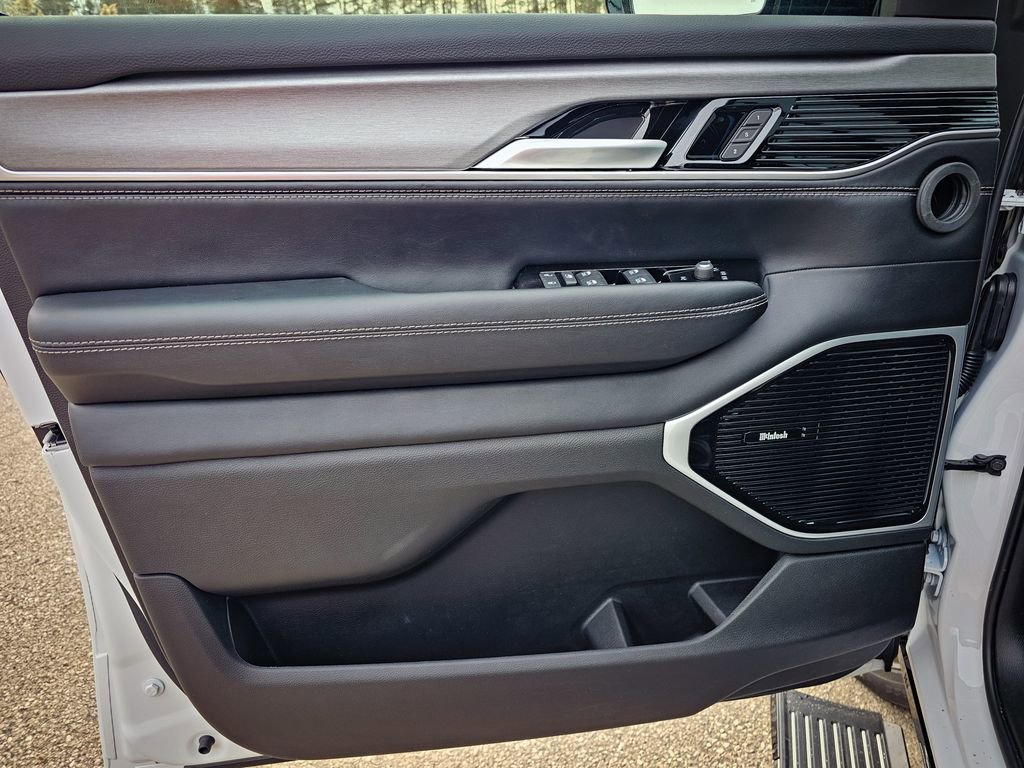 New 2025 Jeep Wagoneer Series III image 13