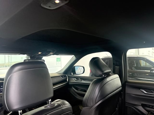 Used 2024 Jeep Grand Cherokee L Altitude AWD/4WD image 14