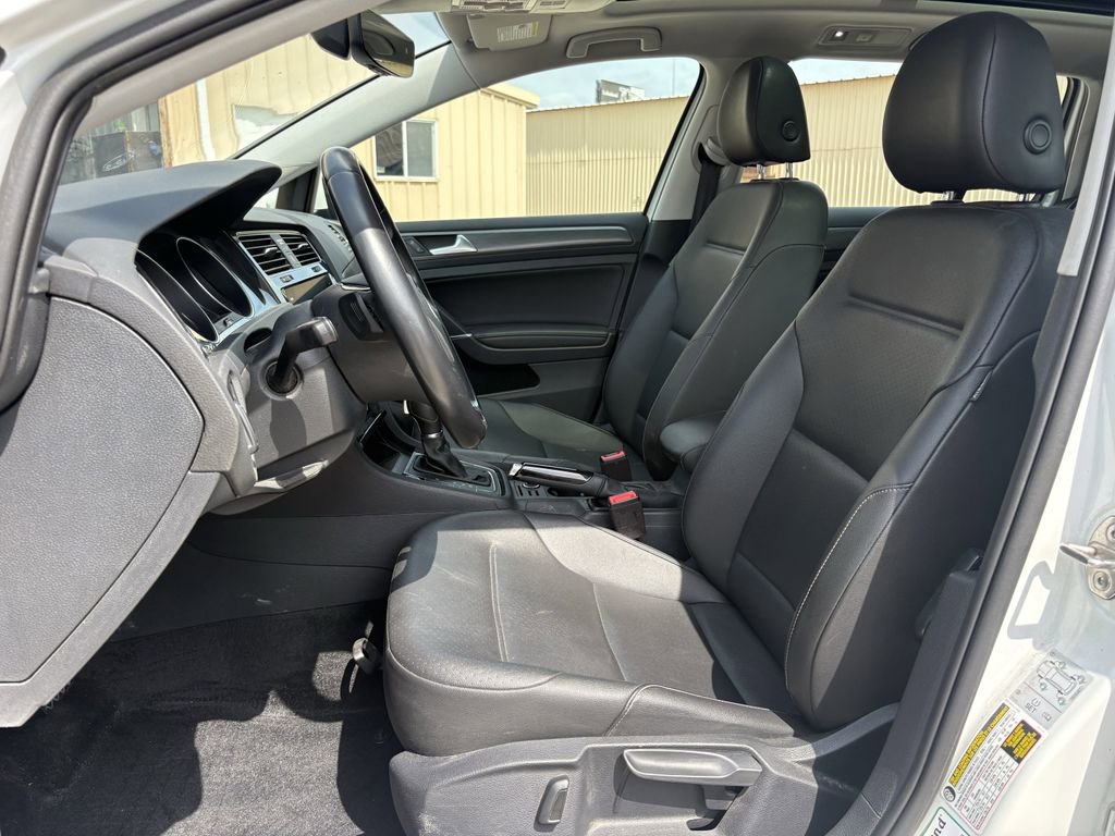 Used 2019 Volkswagen Golf SE image 12