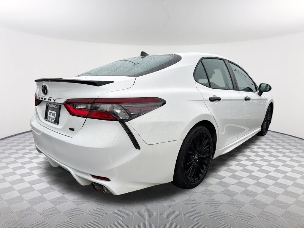 Used 2022 Toyota Camry SE w/ Carpet Mat Package (TMS) FWD image 5