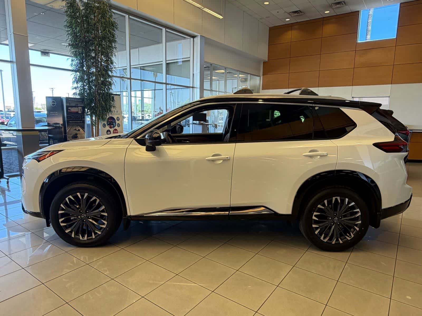 New 2026 Nissan Rogue Platinum AWD/4WD image 4
