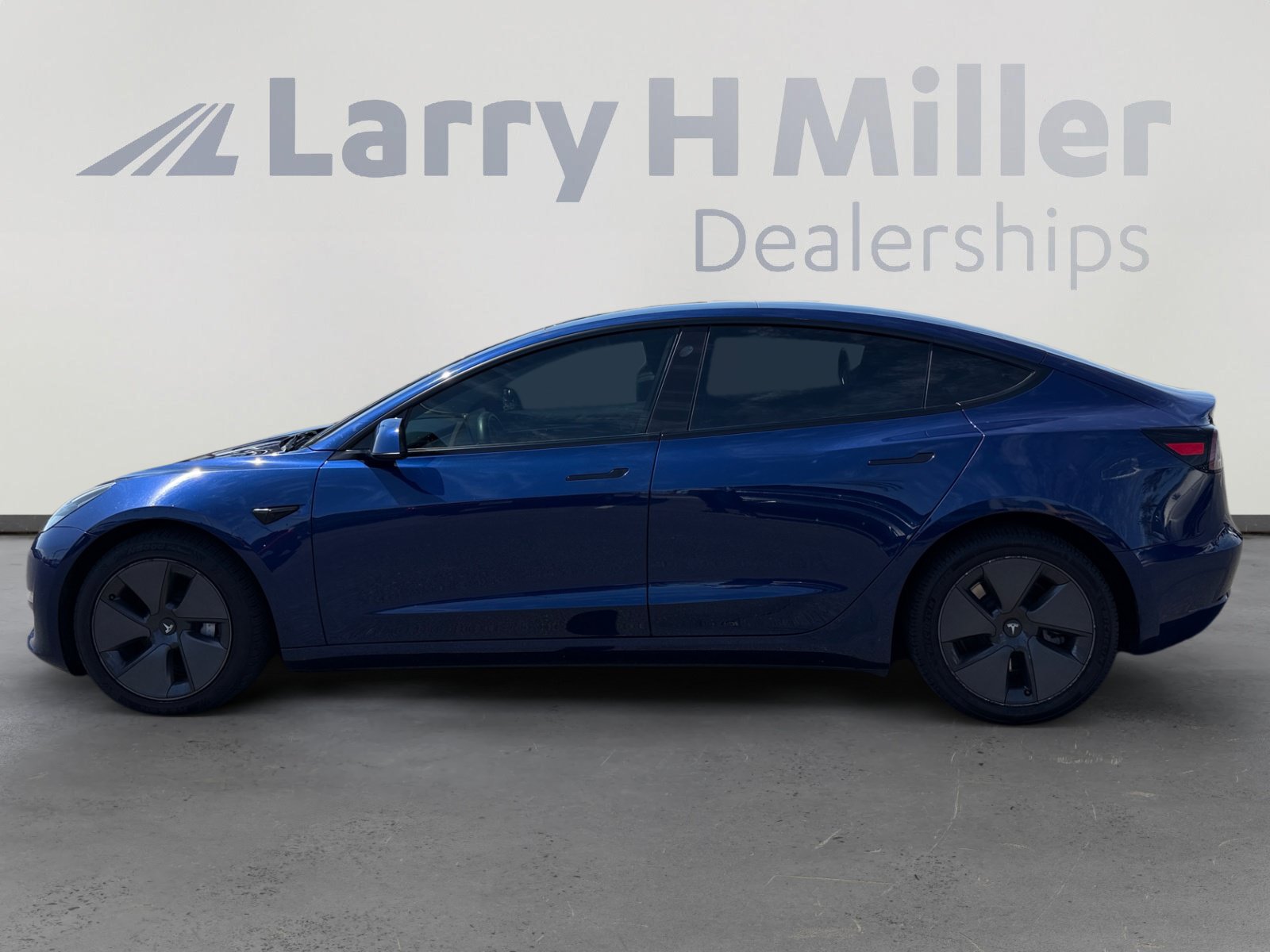 Used 2023 Tesla Model 3 Standard Range RWD image 2