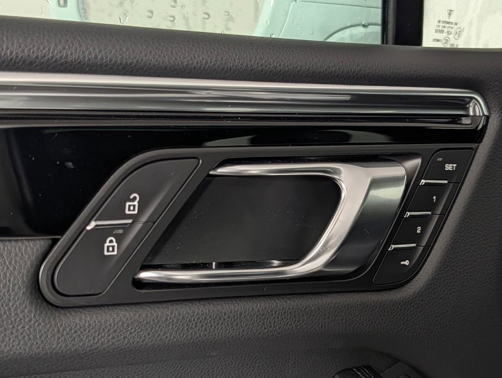 New 2026 Porsche Macan image 26