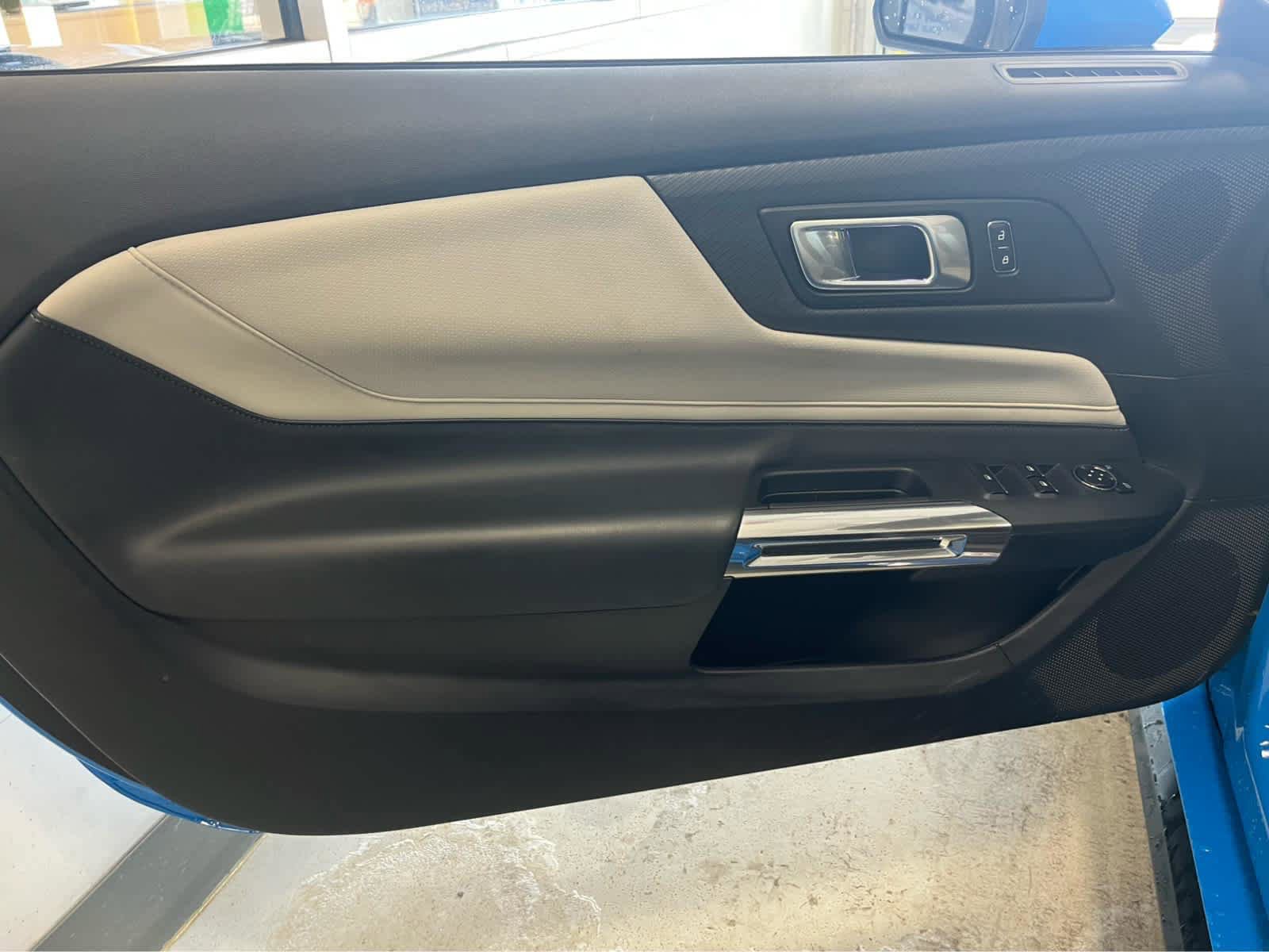 Used 2025 Ford Mustang Premium image 21