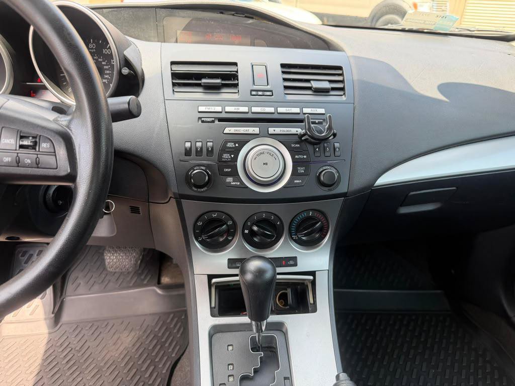 Used 2011 MAZDA MAZDA3 i Touring FWD image 21