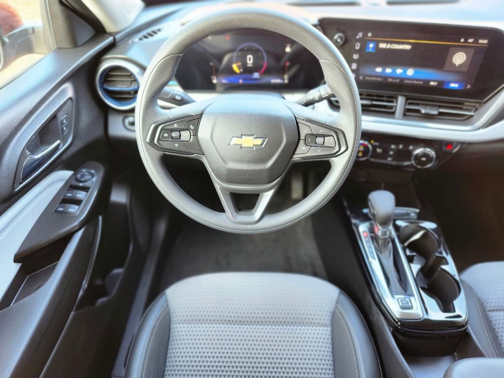 Used 2024 Chevrolet Trax LT image 13