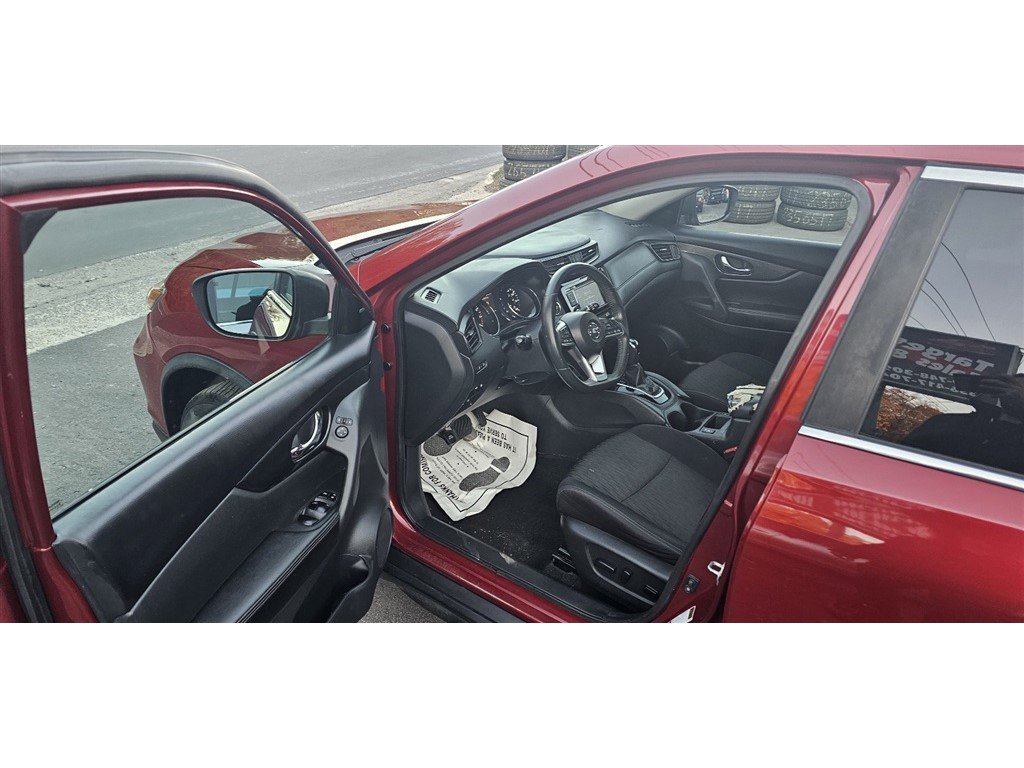 Used 2018 Nissan Rogue SV image 5