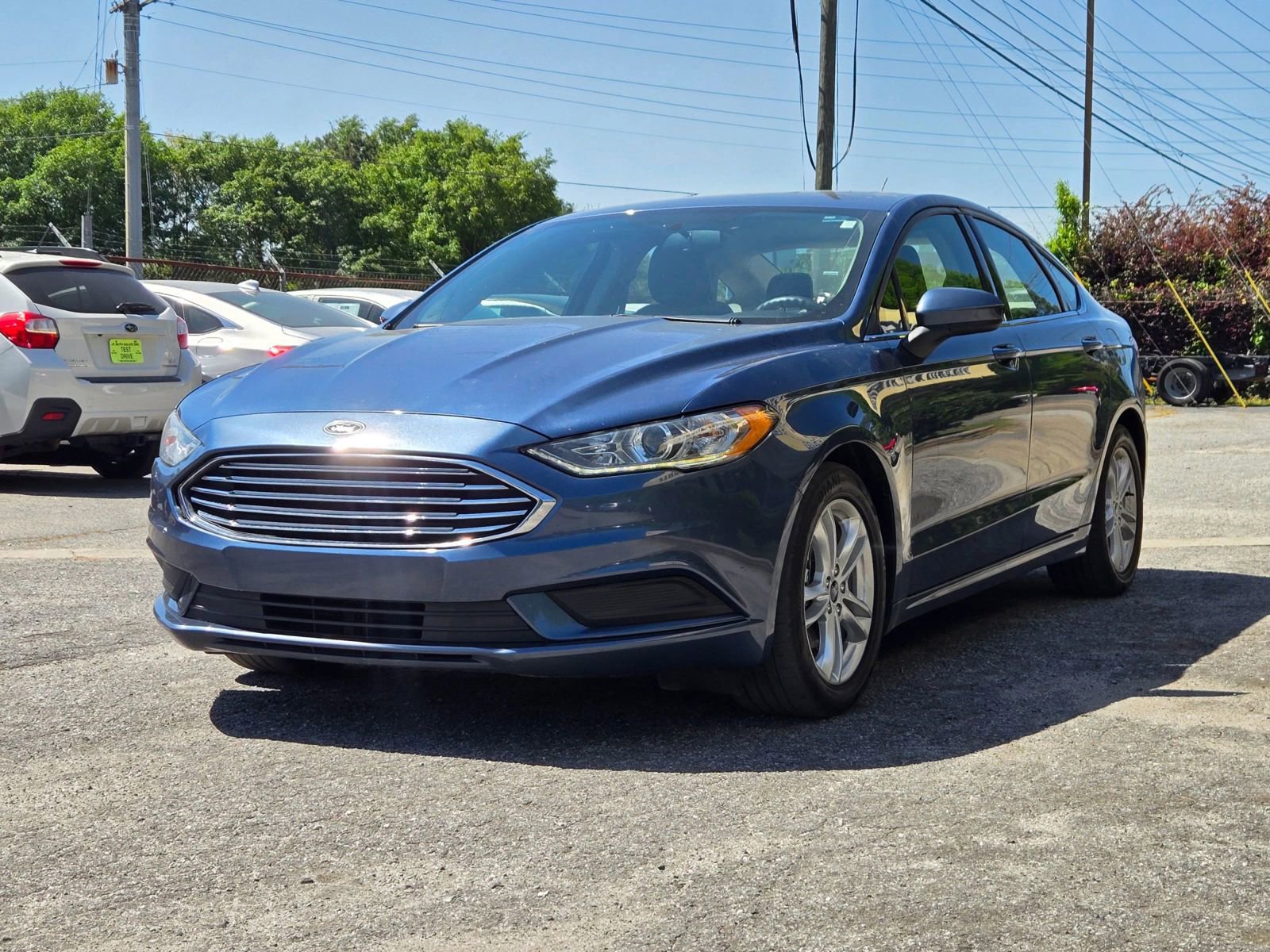 Used 2018 Ford Fusion SE w/ Fusion SE Technology Package FWD image 2