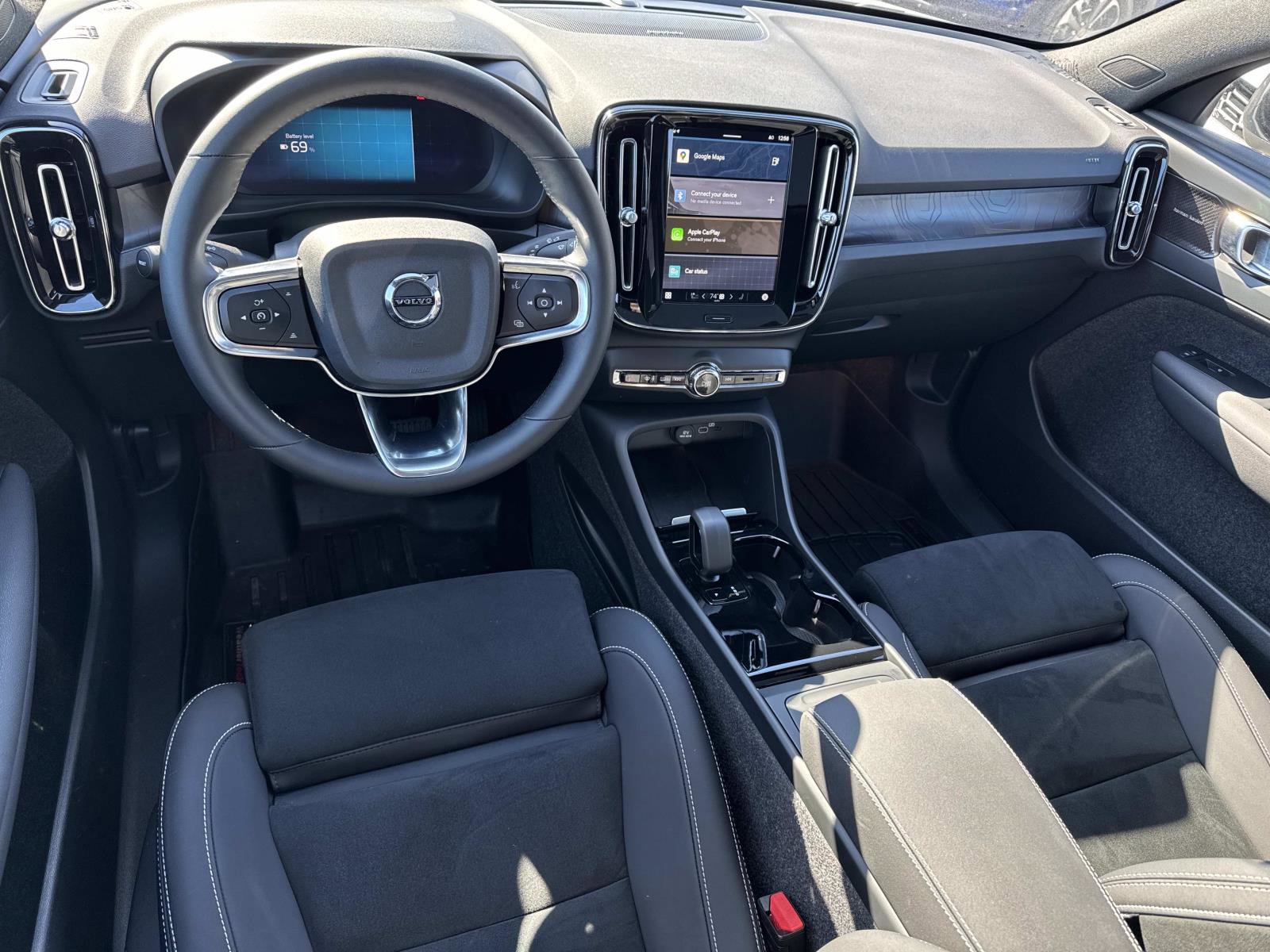 Used 2024 Volvo C40 P8 Recharge Ultimate image 2