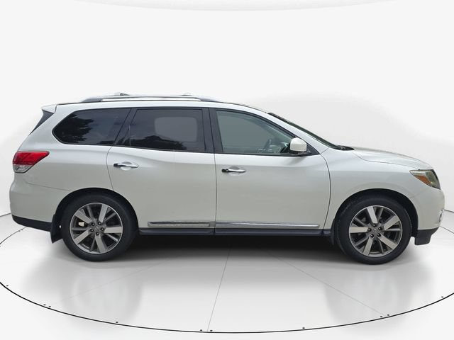 Used 2016 Nissan Pathfinder Platinum FWD image 4