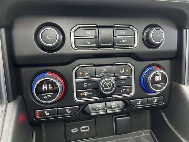 Used 2022 Chevrolet Suburban Z71 w/ Luxury Package image 20