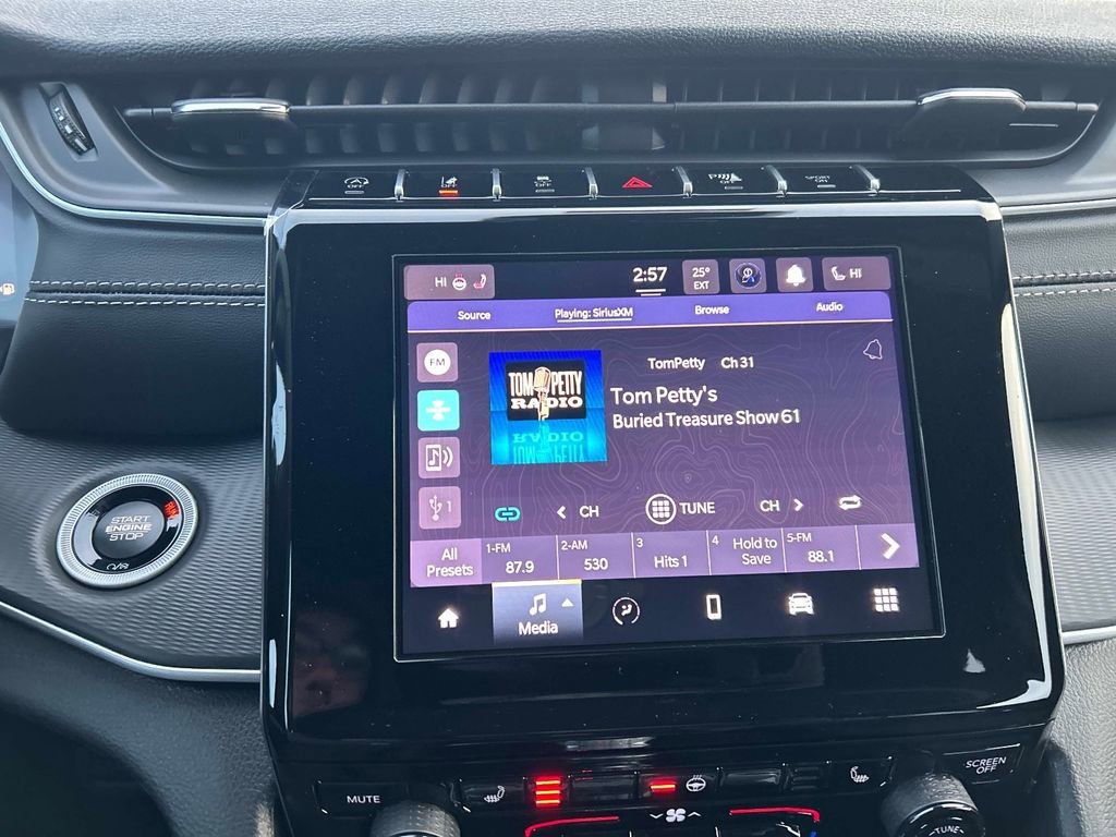 New 2025 Jeep Grand Cherokee L Altitude image 10