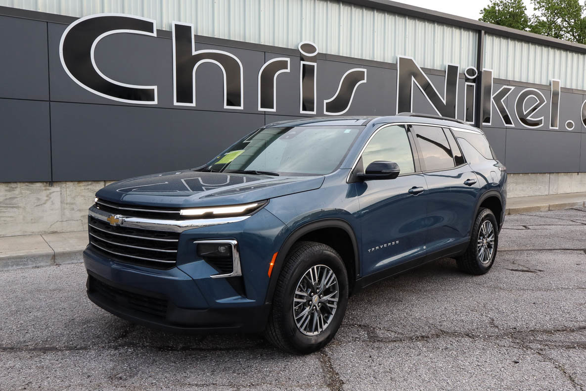 Used 2025 Chevrolet Traverse LT