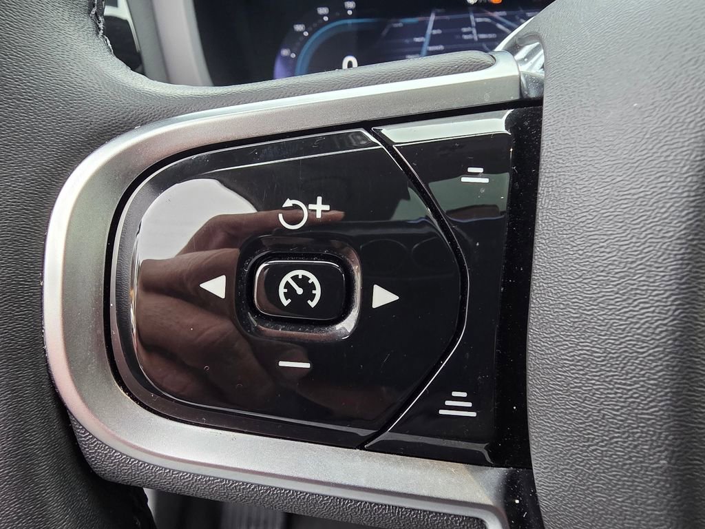 Used 2025 Volvo V60 B5 Cross Country Plus image 27