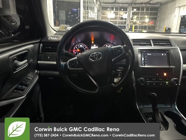 Used 2015 Toyota Camry SE w/ Moonroof Package FWD image 30