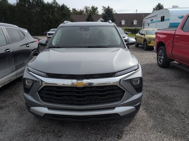 Used 2024 Chevrolet TrailBlazer LT w/ Driver Confidence Package AWD/4WD image 2