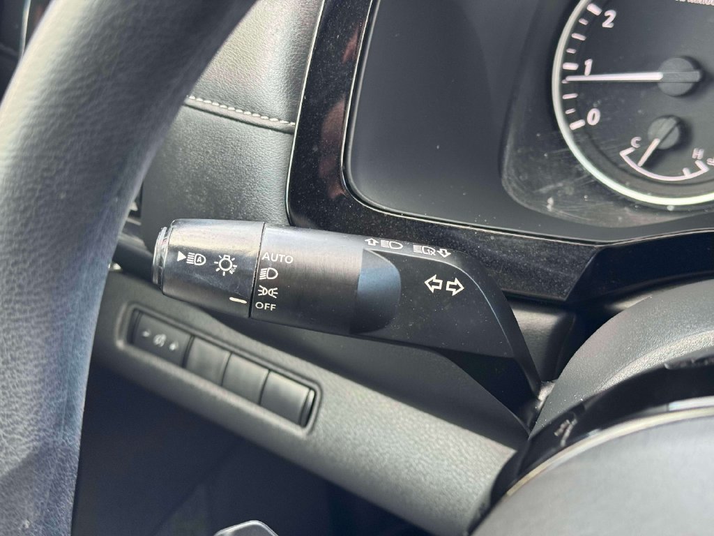 Used 2022 Nissan Pathfinder S AWD/4WD image 22