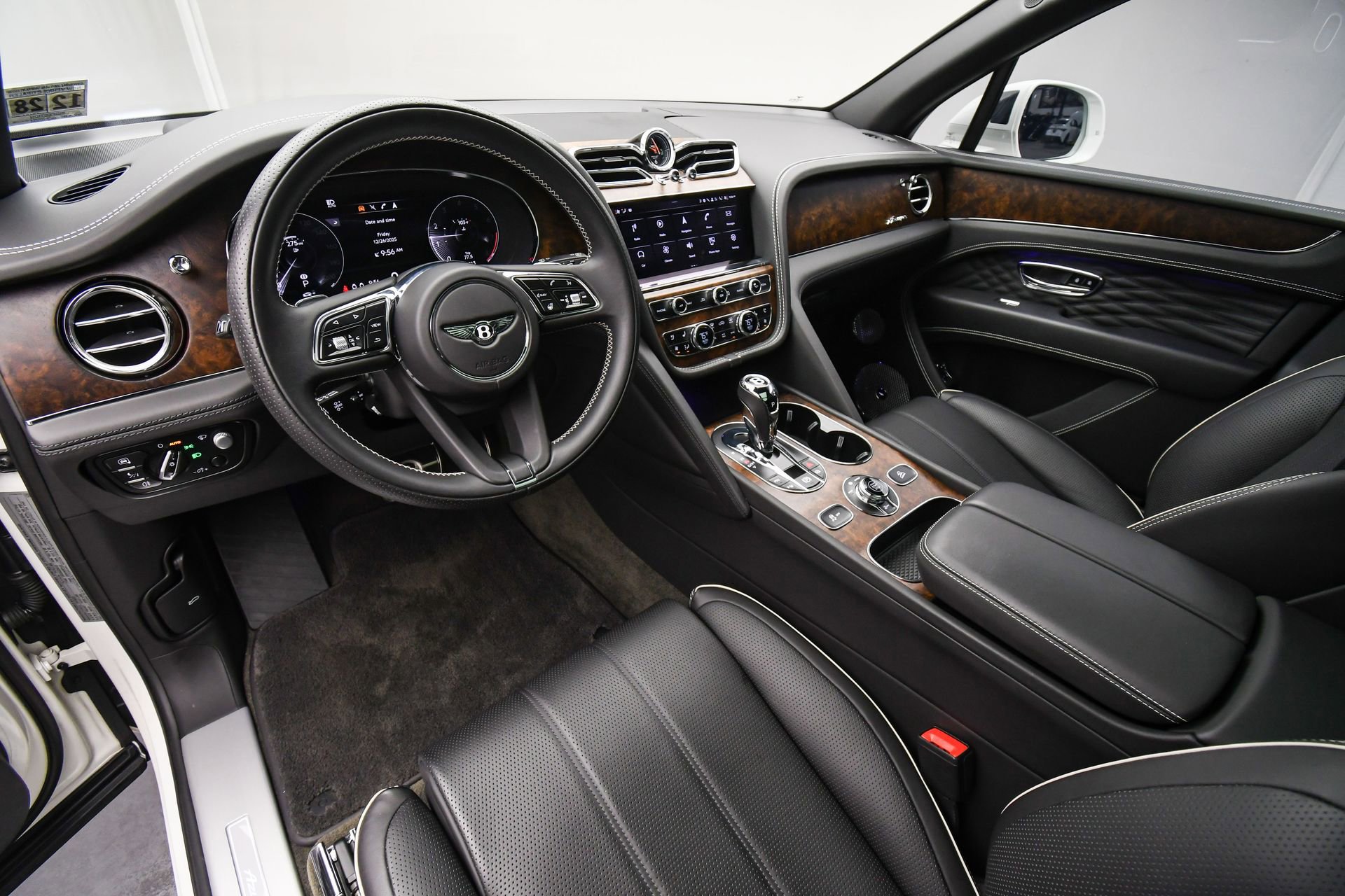 Used 2023 Bentley Bentayga Extended Wheelbase image 2