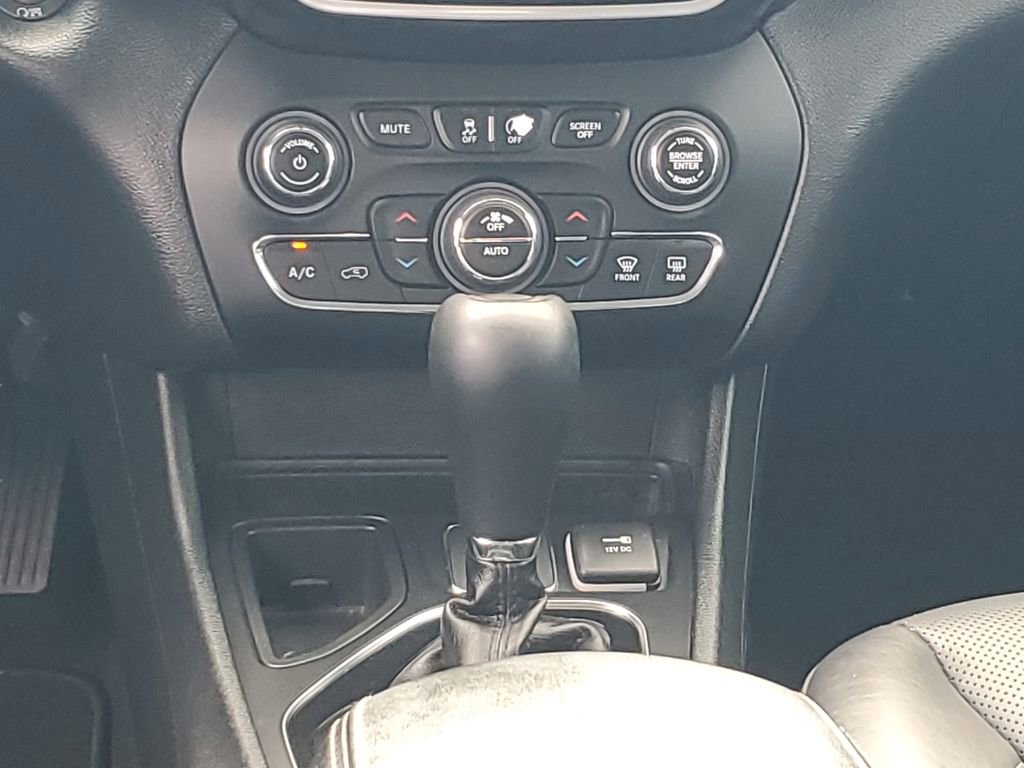 Used 2019 Jeep Cherokee Limited image 15