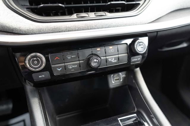 Used 2023 Jeep Compass Sport AWD/4WD image 17