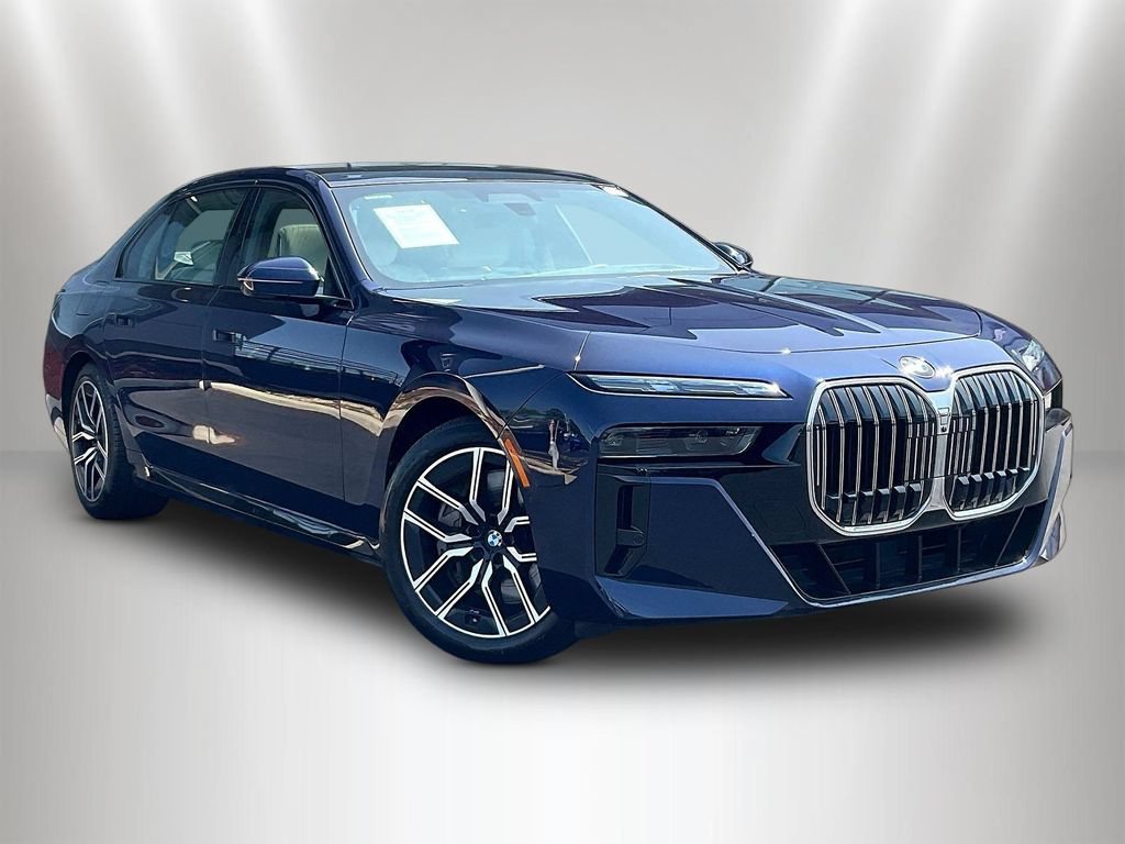 Used 2023 BMW 760i xDrive w/ Executive Package AWD/4WD image 3