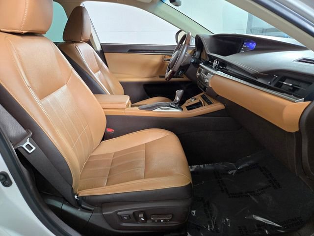 Used 2018 Lexus ES 350 w/ Luxury Package w/Wood Trim image 23