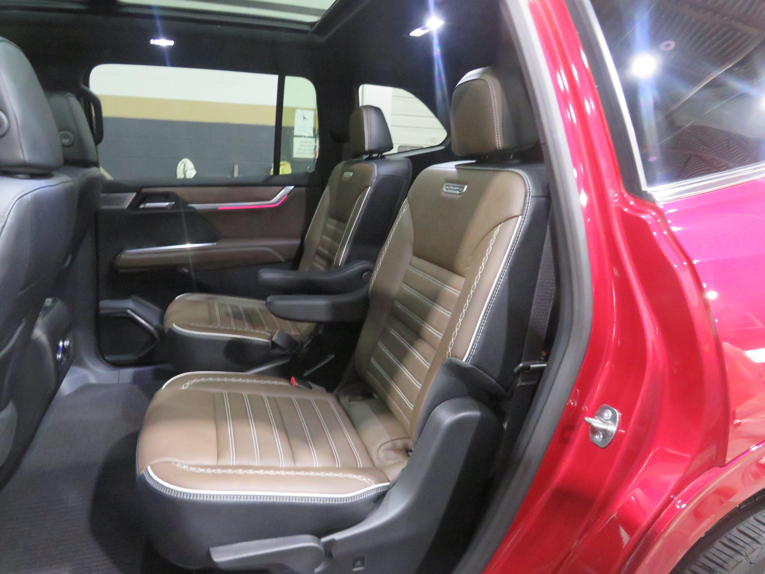 Used 2026 GMC Acadia Denali Ultimate AWD/4WD image 9