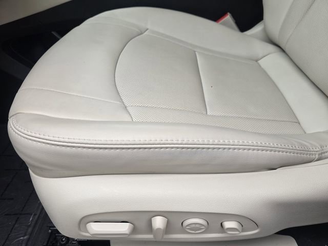 Used 2023 Buick Enclave Premium w/ Experience Buick Package FWD image 21