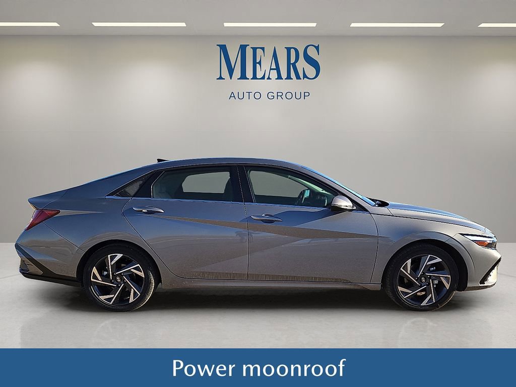 Used 2025 Hyundai Elantra Limited image 7