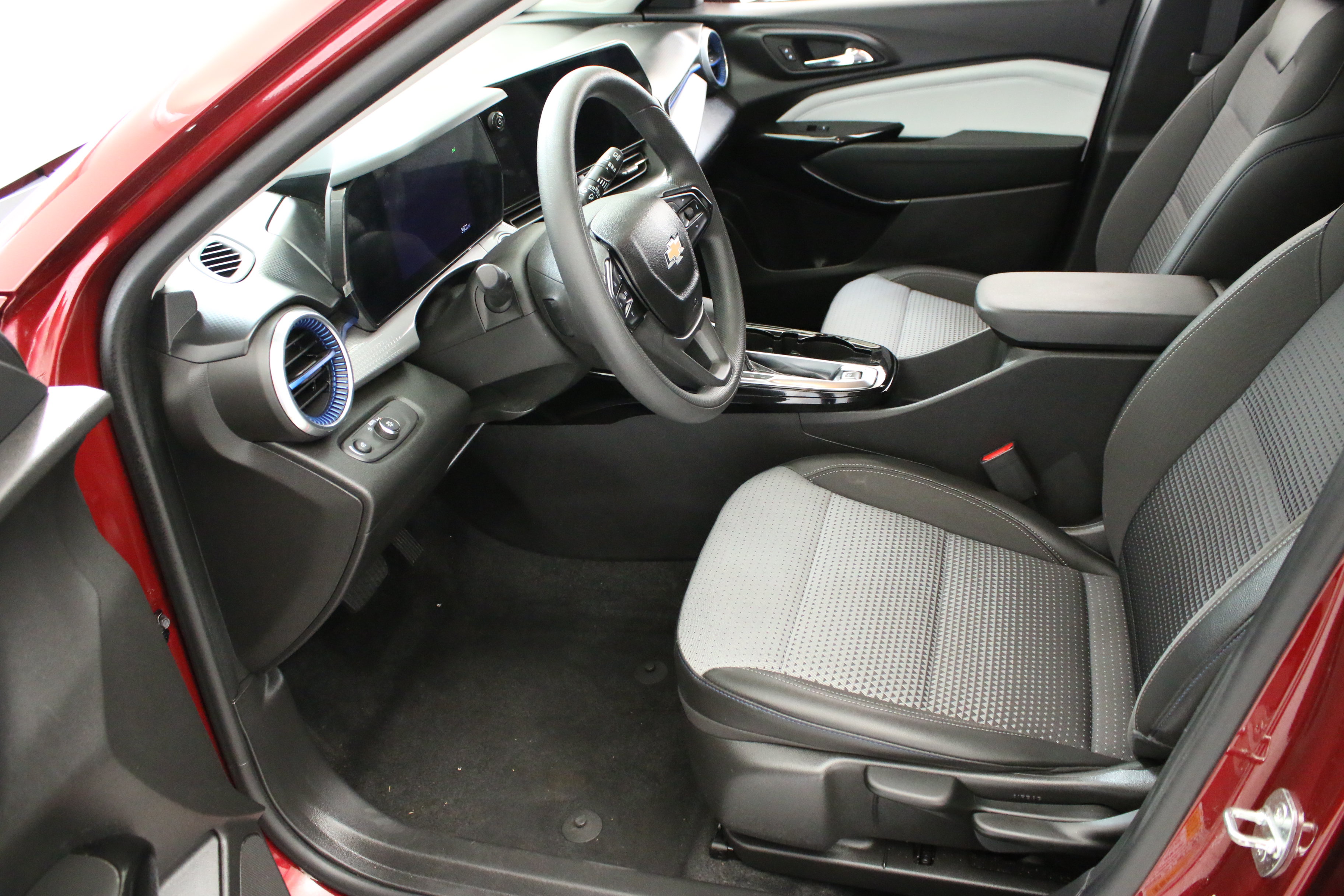 Certified 2024 Chevrolet Trax LT FWD image 27