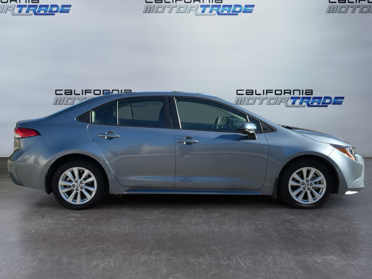 Used 2025 Toyota Corolla LE w/ LE Premium Package FWD image 4
