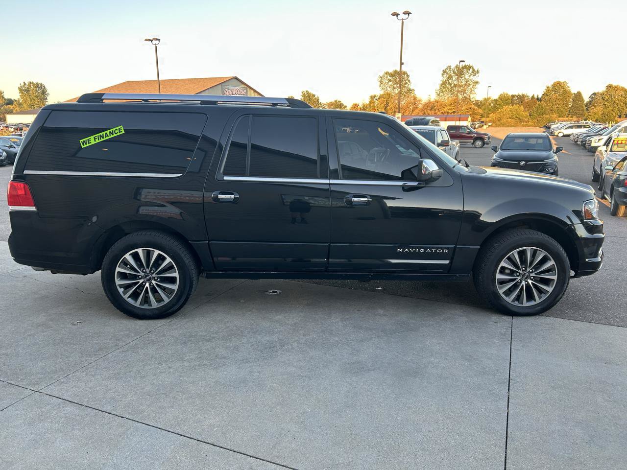 Used 2016 Lincoln Navigator L Select AWD/4WD image 4