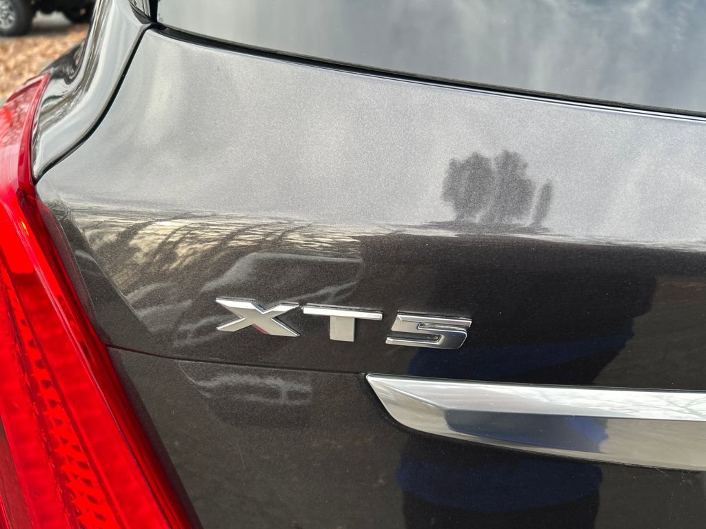 Used 2017 Cadillac XT5 Luxury w/ Driver Awareness Package image 11