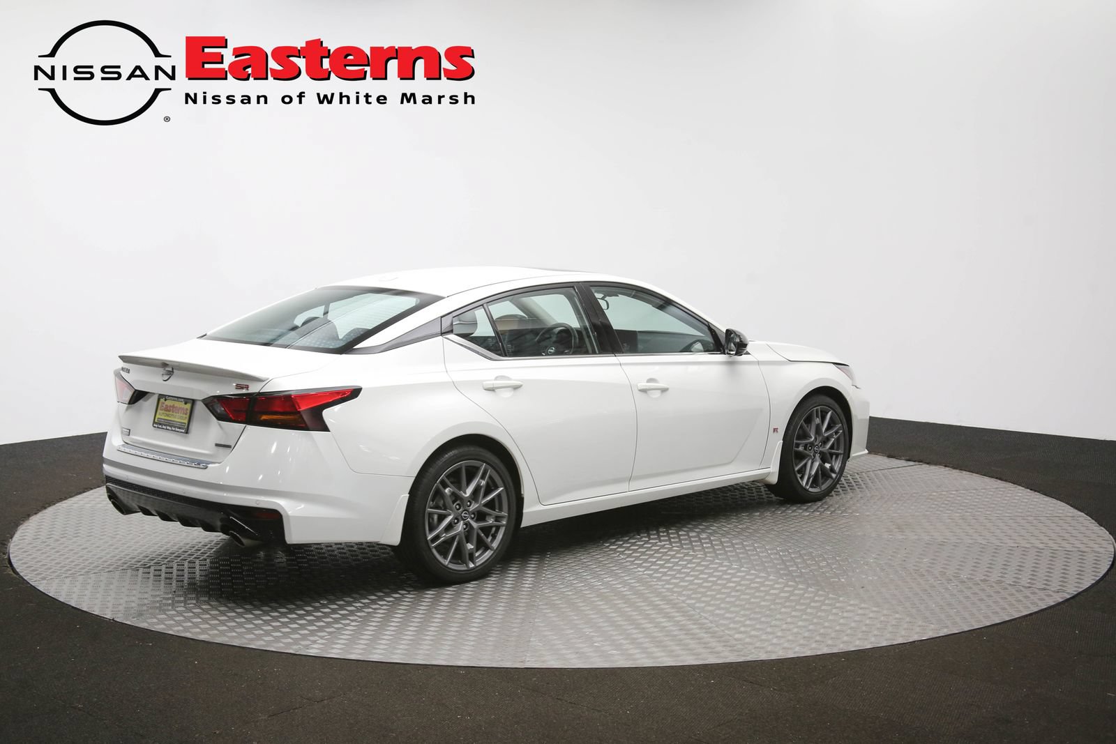 Used 2023 Nissan Altima 2.0 SR FWD image 40