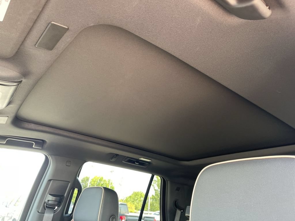 New 2026 Chevrolet Tahoe Premier w/ Sun And Tow Package AWD/4WD image 22