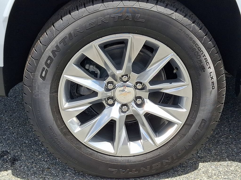New 2026 Chevrolet Suburban Premier w/ Sun And Tow Package AWD/4WD image 5