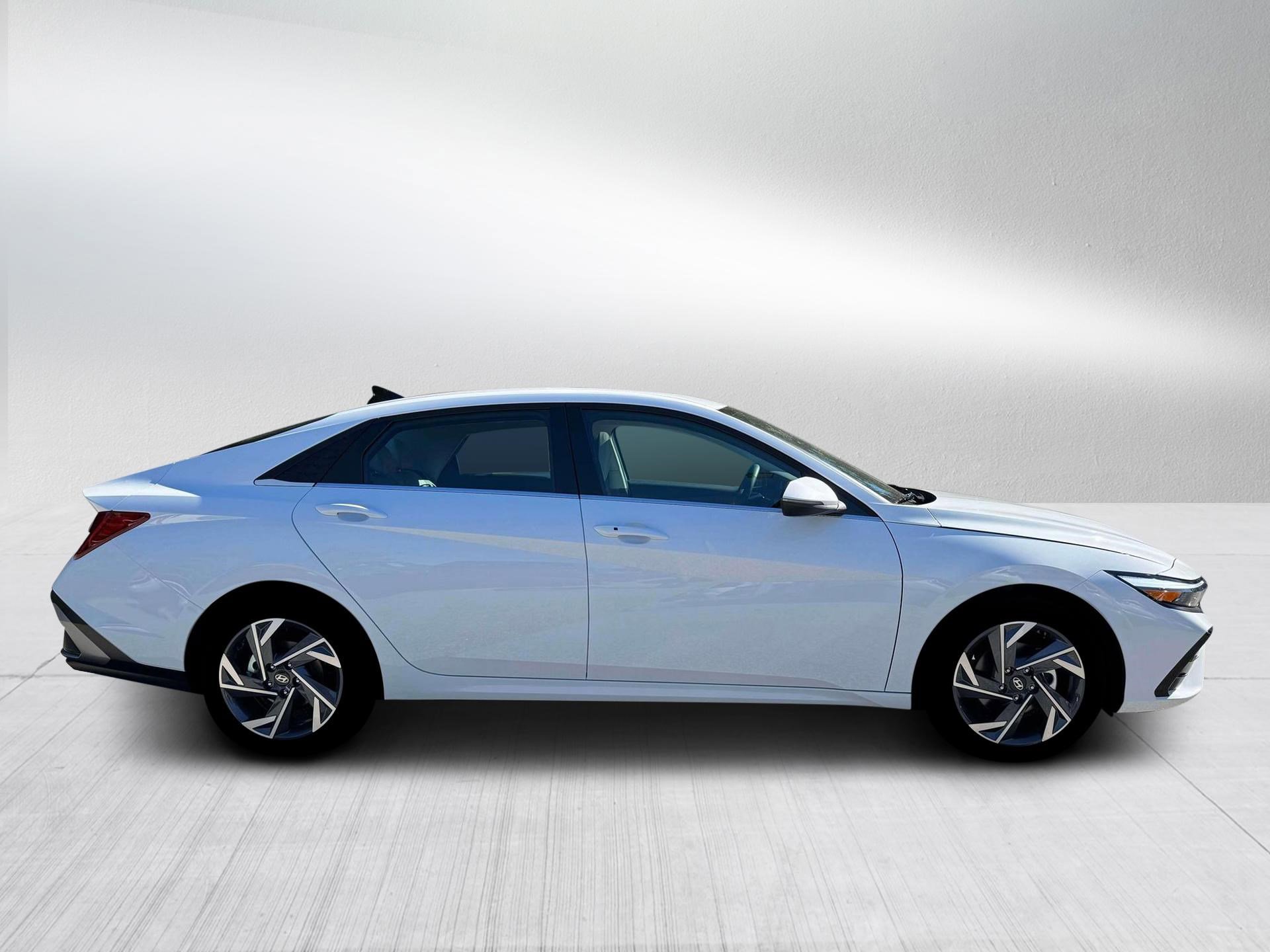 New 2026 Hyundai Elantra Limited image 9